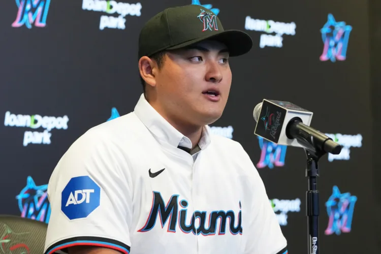 Marlins introduce Japanese slugger Sasaki